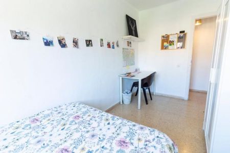 Plaza Honduras, Valencia, Valencian Community 46022 - Photo 4