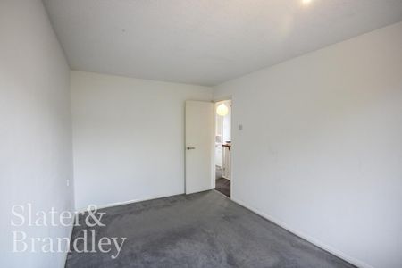 3 bedroom end of terrace house to rent - Photo 2