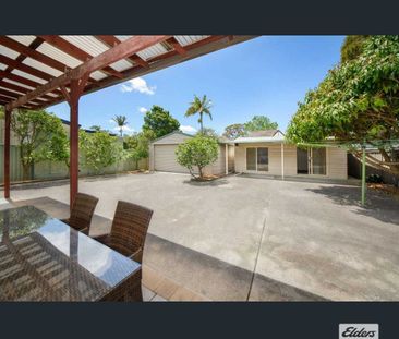 Renovated Home with 4 Car Garage + separate teenagers retreat - Photo 3