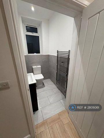 5 bedroom terraced house to rent - Photo 5