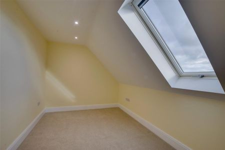 3 bedroom detached house to rent - Photo 2