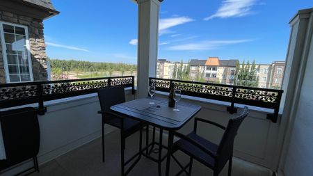 Exquisite Furnished 1 Bed + Den Condo With Stunning Views. - Photo 2