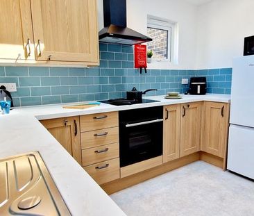 6 bedroom terraced house to rent - Photo 4