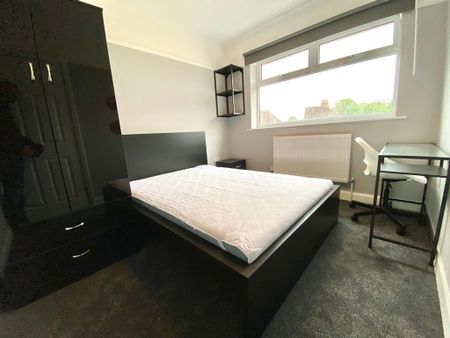 4 bedroom terraced house to rent - Photo 4