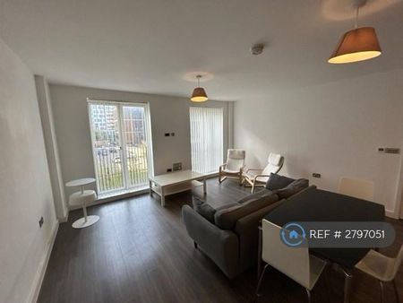 3 bedroom flat to rent - Photo 2