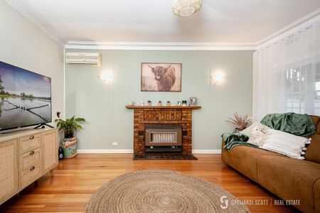 3 Bedroom Home in Central, Quiet Location! - Photo 2