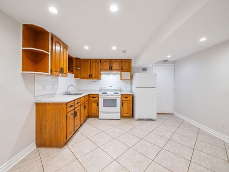 For Lease - 484 Concord Avenue Unit# Basement, Toronto, Ontario - Photo 2