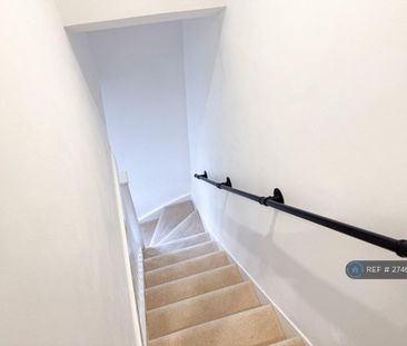 2 bedroom end of terrace house to rent - Photo 4