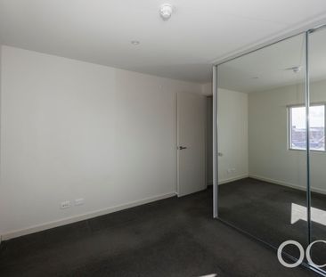 Open the Door To Sophisticated City Living in the Heart of Adelaide - Photo 5