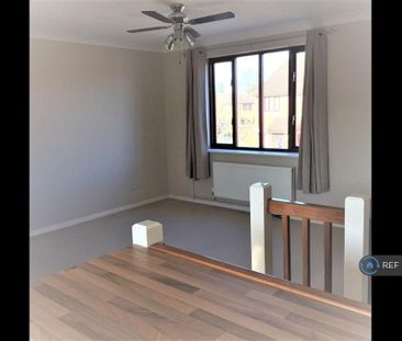 2 bedroom maisonette to rent - Photo 1