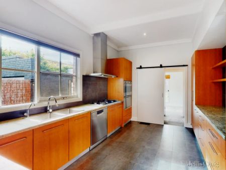 3 Bed, 1 Bath - Photo 4