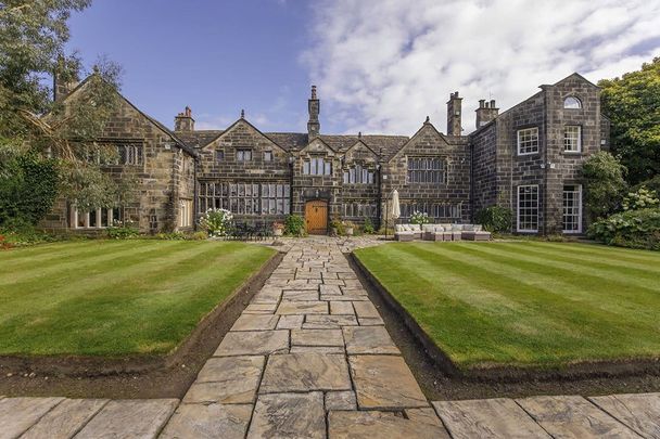 An outstanding and historic Grade II* listed medieval hall which offers the rare combination of immense detail and history, tranquility, exceptional gardens and a convenient location for access to Leeds and Manchester. - Photo 1
