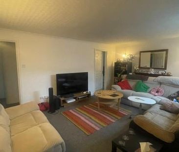 4 bedroom detached house to rent - Photo 2