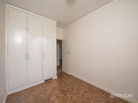 Spacious 2 Bedroom apartment - Photo 5