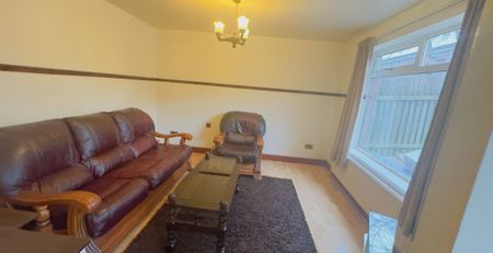 Blackpool View, Leeds, LS12 5PE - Photo 3