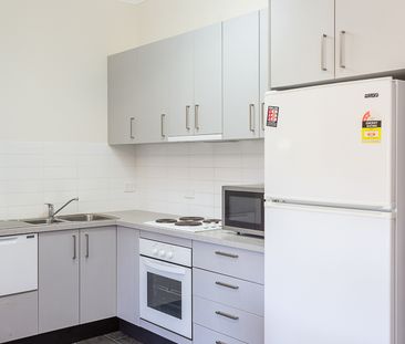 Fully Furnished 2 Bedroom Apartment - Photo 1