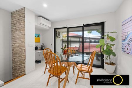 Modern 3-Level Townhouse in Boutique Complex - Photo 2