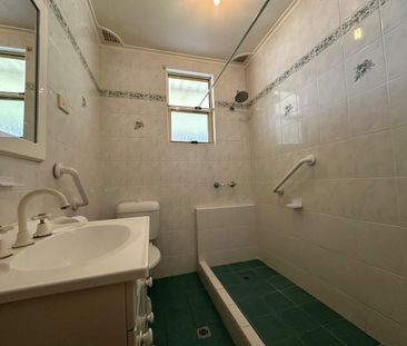 Neat & Tidy 3 Bedroom Home + Sleep out - Photo 6