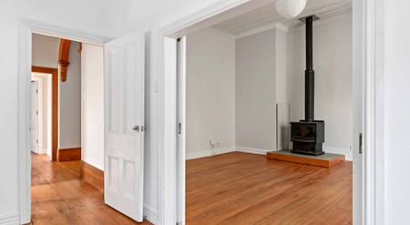 Large Four Bedroom Home! - Photo 3