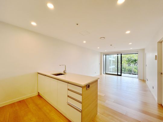 Modern 2-Bedroom Apartment in Prime Epsom - Photo 1