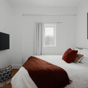 Château St-Louis 3 ½ Entièrement Meublé à Louer Montcalm / Saint-Sacrement Juillet 2026 - Photo 2