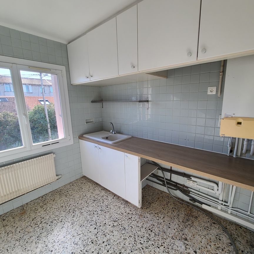 Location Appartement 3 pièces 49m² MARSEILLE 9ème - Photo 1