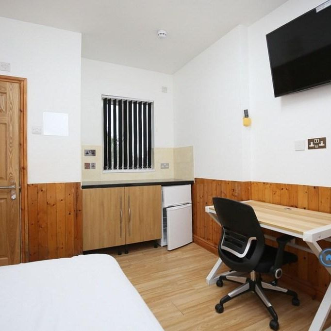 1 bedroom in a house share to rent - Photo 1