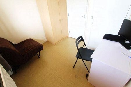Audley Court, UB5, Northolt - Photo 3