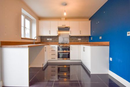 3 bedroom semi-detached house to rent - Photo 5