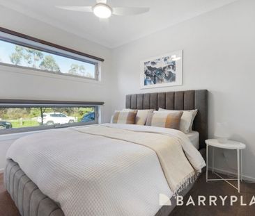 Beautifully Presented 4-Bedroom Modern Home with Breathtaking Views - Photo 5