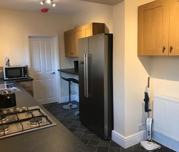 Houseshare on quiet street near Farnborough Mainline Station - Photo 4