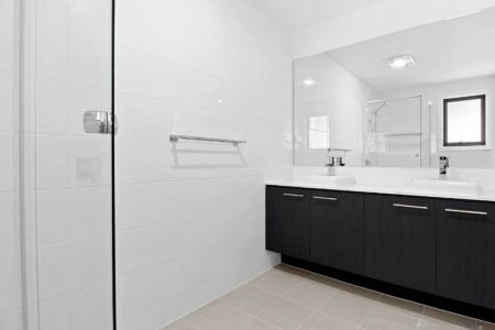 Contemporary Family Home with Versatile Open-Plan Living - Photo 5