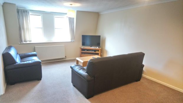 Broughton Grange, Swindon - Photo 1