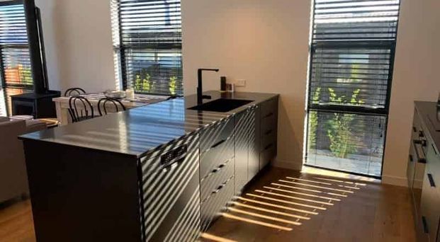 Wanaka Rental with Lake Views - Photo 1