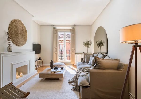 Calle de Piamonte, Madrid, Community of Madrid 28004