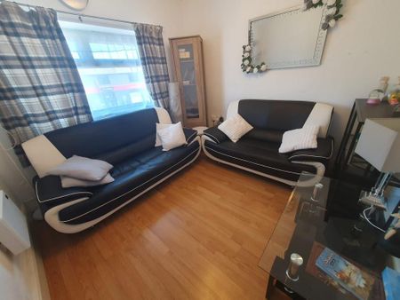 2 bedroom flat to rent - Photo 3