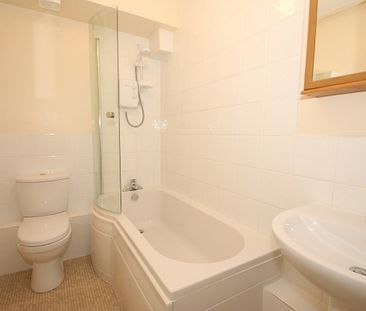 Oriental Road, Woking - Photo 5