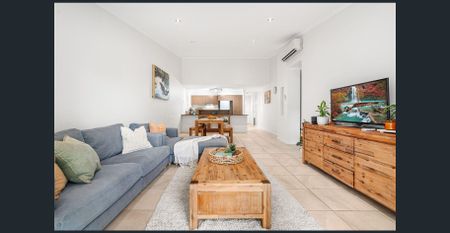 Stylish Residence in Boutique Bardon Complex - Photo 2