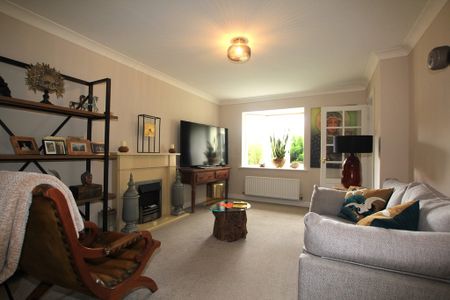 3 Bedroom Semi-Detached House, Chester - Photo 4