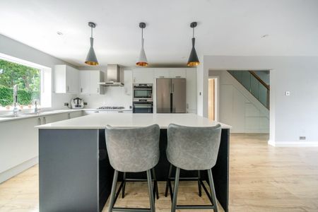 5 bedroom detached house to rent - Photo 4