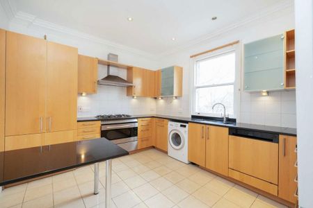 3 bedroom flat to rent - Photo 4