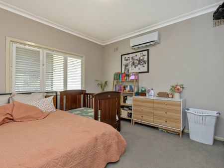 Inviting 3 Bedroom Home - Photo 5