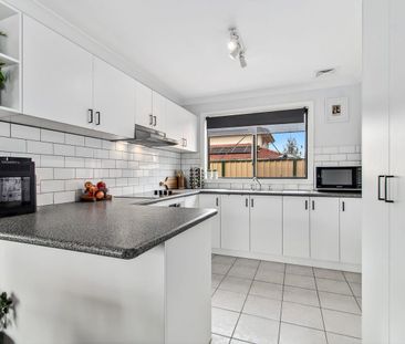 Beautifully presented townhouse - Photo 4