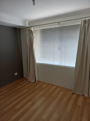 “$900 a week - 4x2” - Photo 1