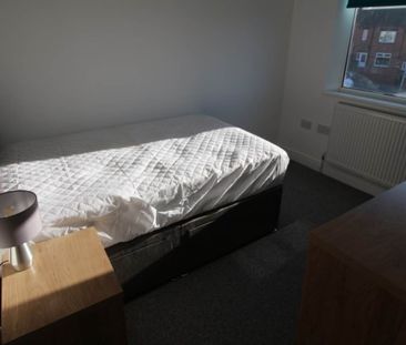 Silver Royd Hill (Room 3), Armley, Leeds - Photo 3