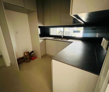 Prestigious 3 Br - Photo 6