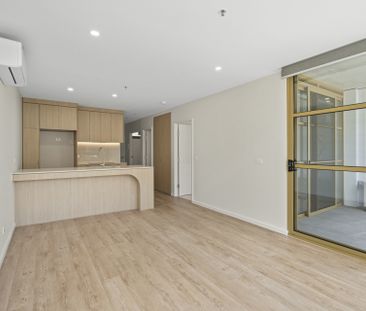 Modern Living In Boulevard! One Bedroom Plus Study - Photo 1