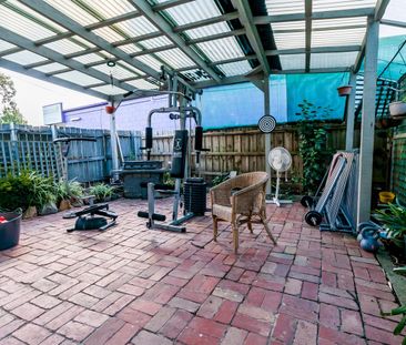 FAMILY HOME WITH ALL YOU NEED IN A CONVENIENT PLACE - Photo 6