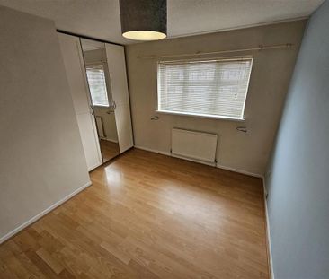 2 bedroom end of terrace house to rent - Photo 4