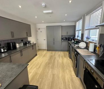 1 bedroom in a house share to rent - Photo 2